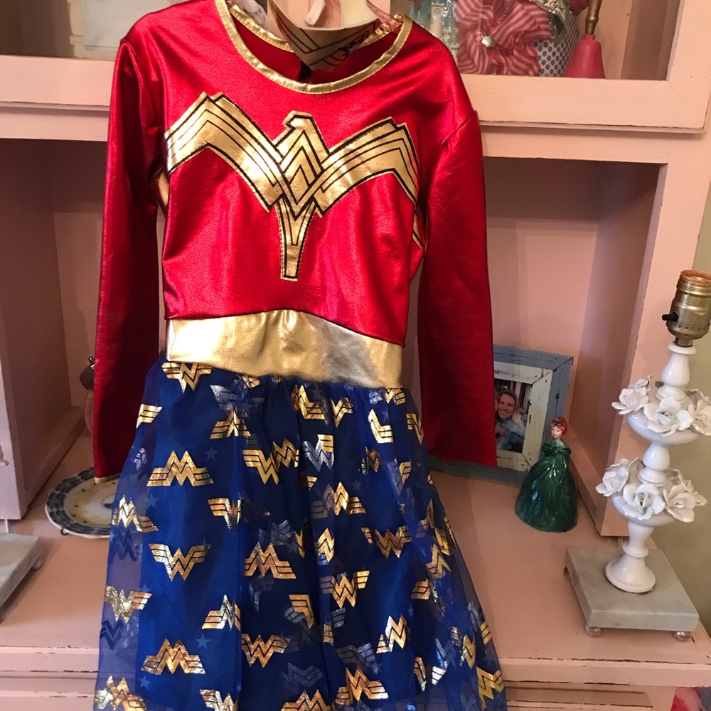 Girls Wonder Woman costume sz 4/6.
